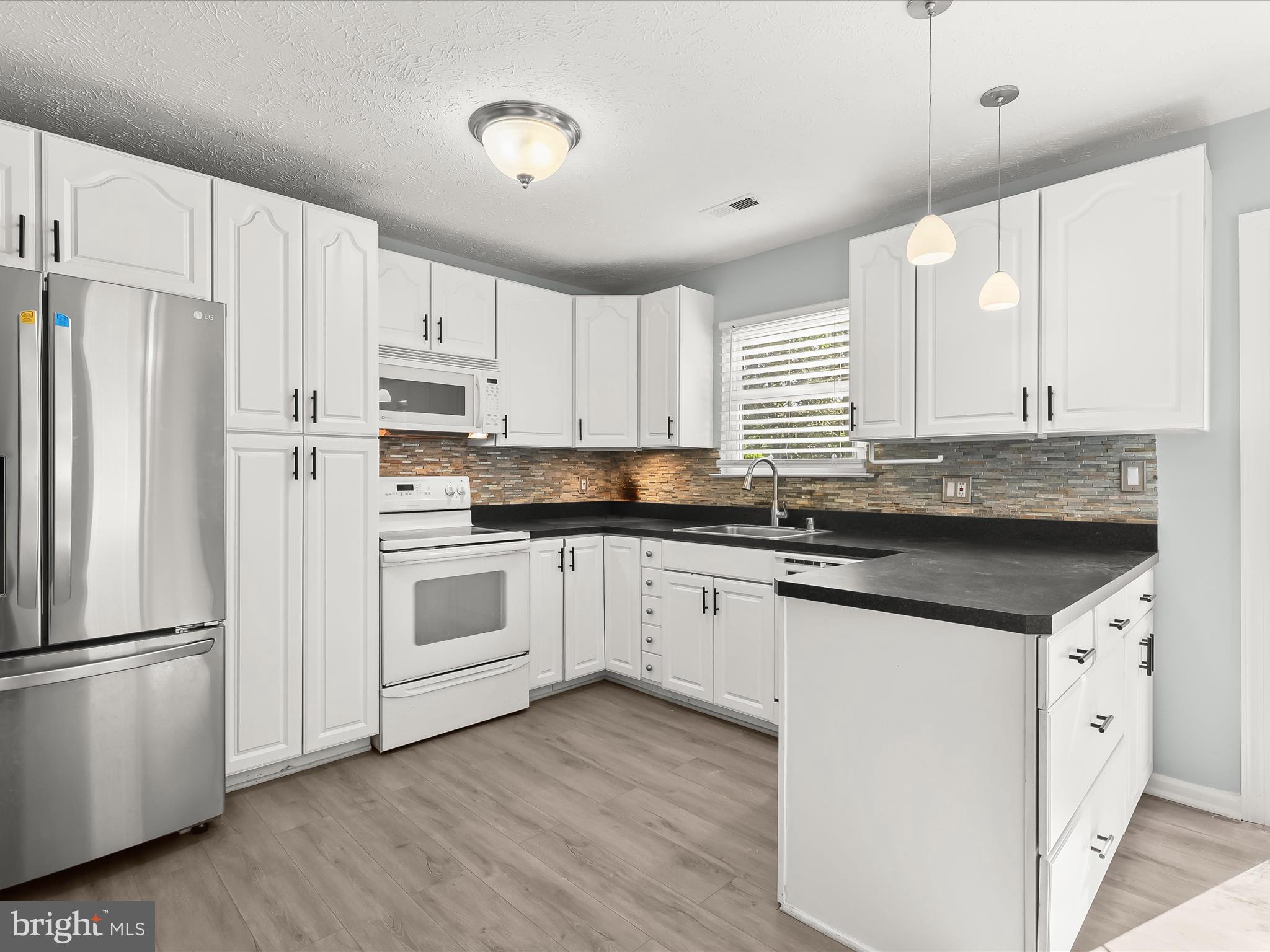 7723 West Shore Road Pasadena, MD 21122 - Photo 7 of 37 Kitchen