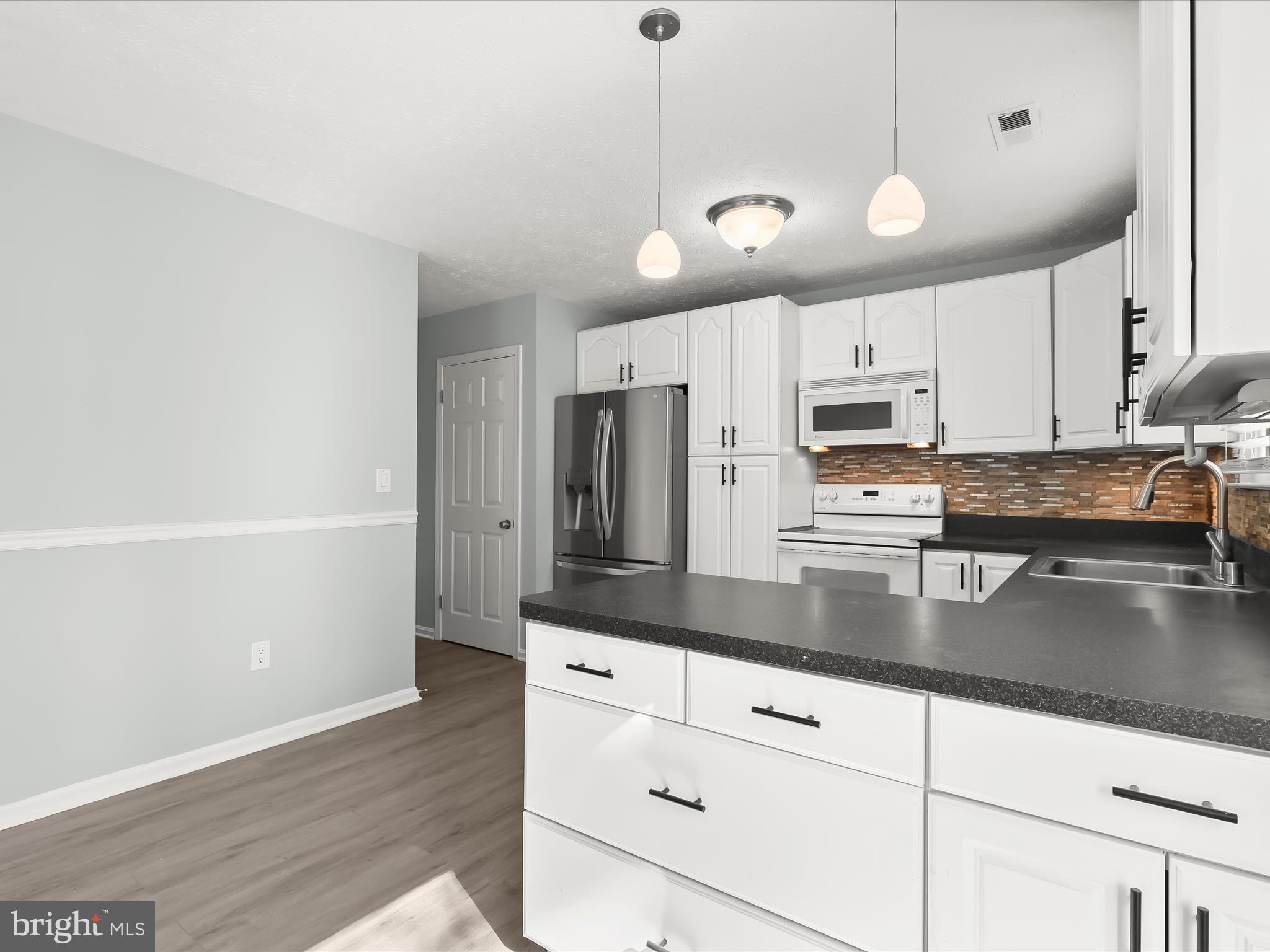 7723 West Shore Road Pasadena, MD 21122 - Photo 9 of 37 Kitchen