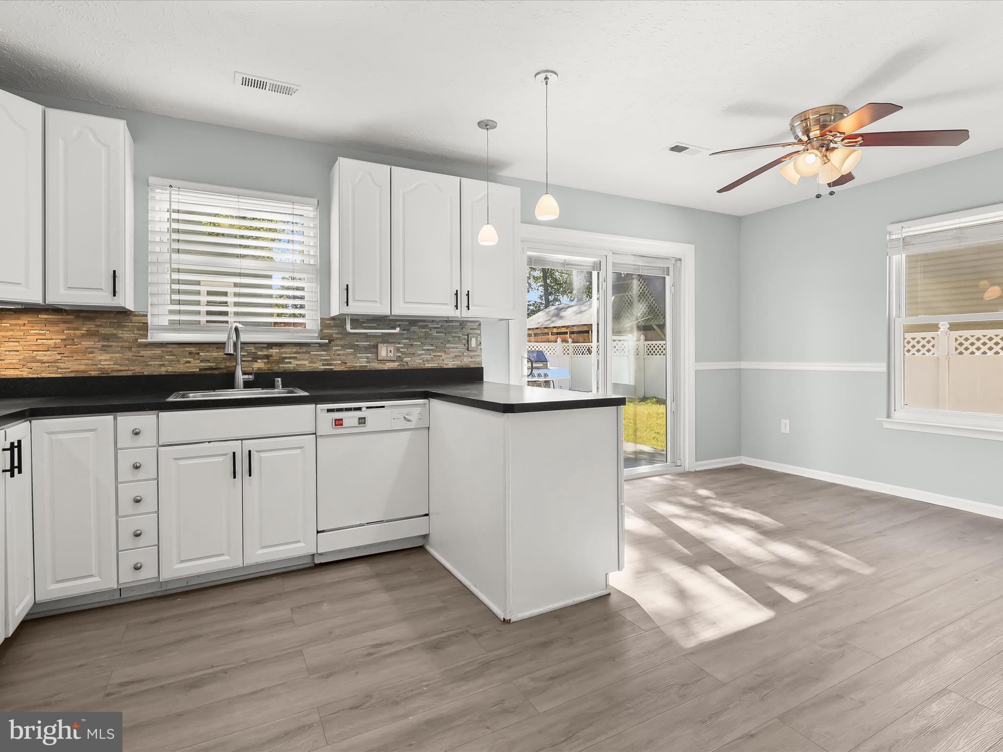 7723 West Shore Road Pasadena, MD 21122 - Photo 10 of 37 Kitchen