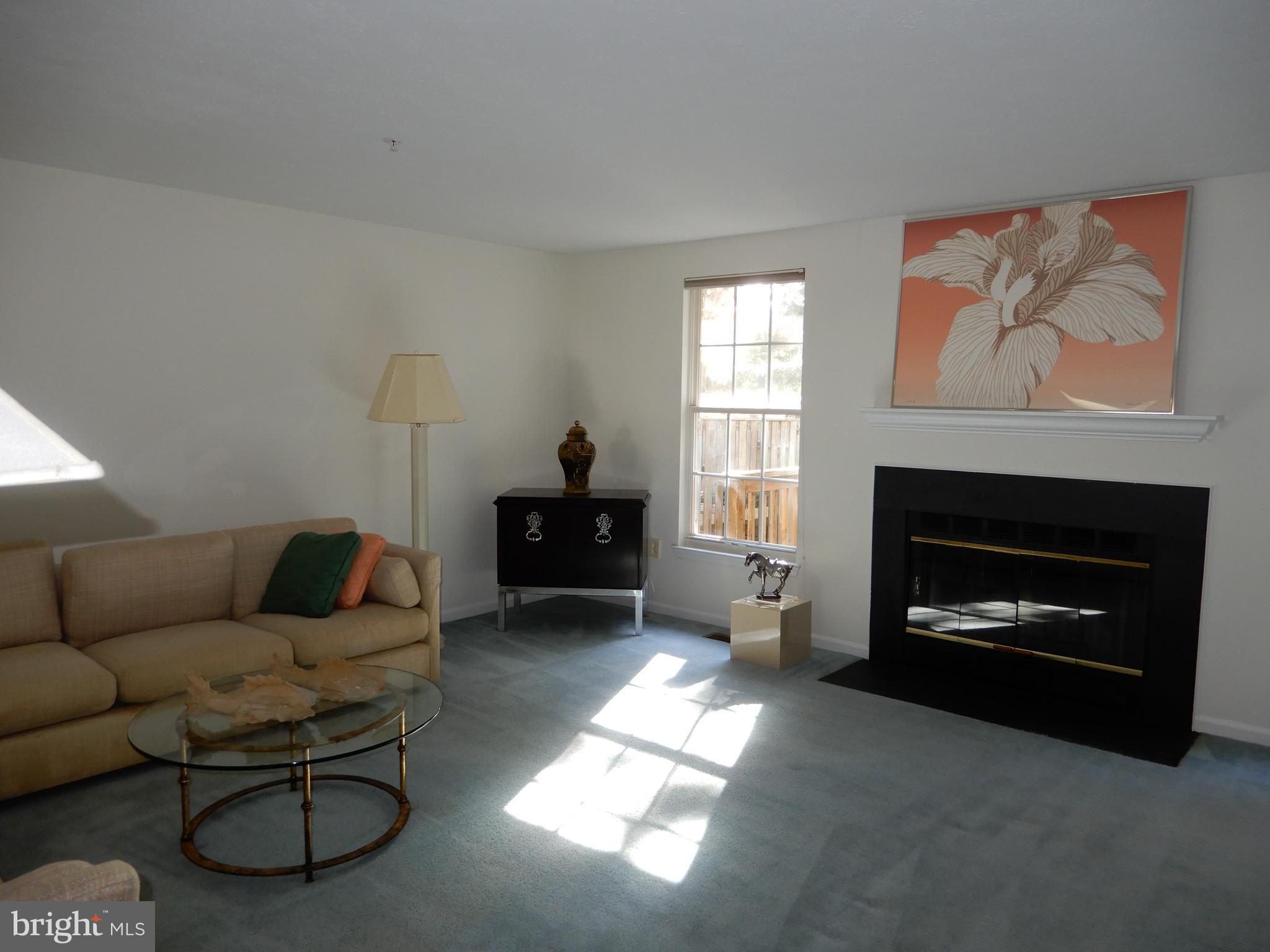 573 Quaker Ridge Court Arnold, MD 21012 - Photo 12 of 36 Living Room