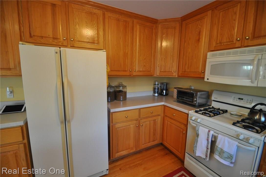 1198 Grace Avenue Rochester, MI 48309 - Photo 10 of 36 10.JPG