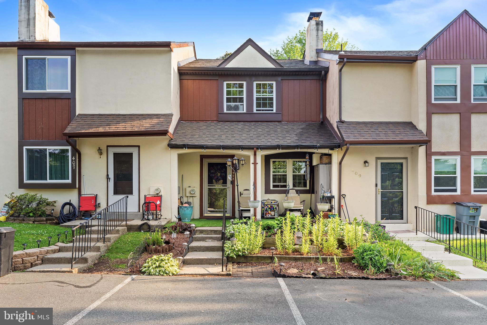 408 Walnut Ridge Drive Pottstown, PA 19464 - Photo 2 of 31 Gallery Image 2