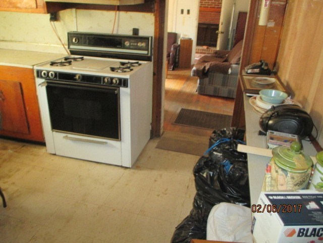 2661 New Clinton Road, Unit B17 Macon, GA 31211 - Photo 2 of 10 a kitchen with a stove and a cabinet