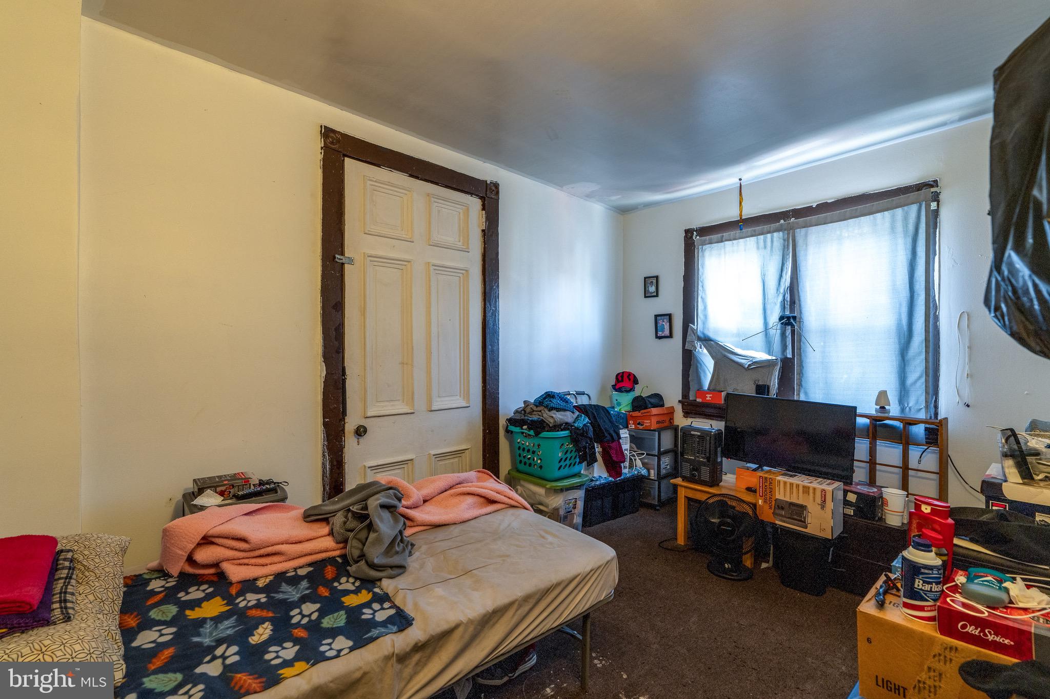 546 Poplar Street Lancaster, PA 17603 - Photo 18 of 29 a living room with furniture and a couch