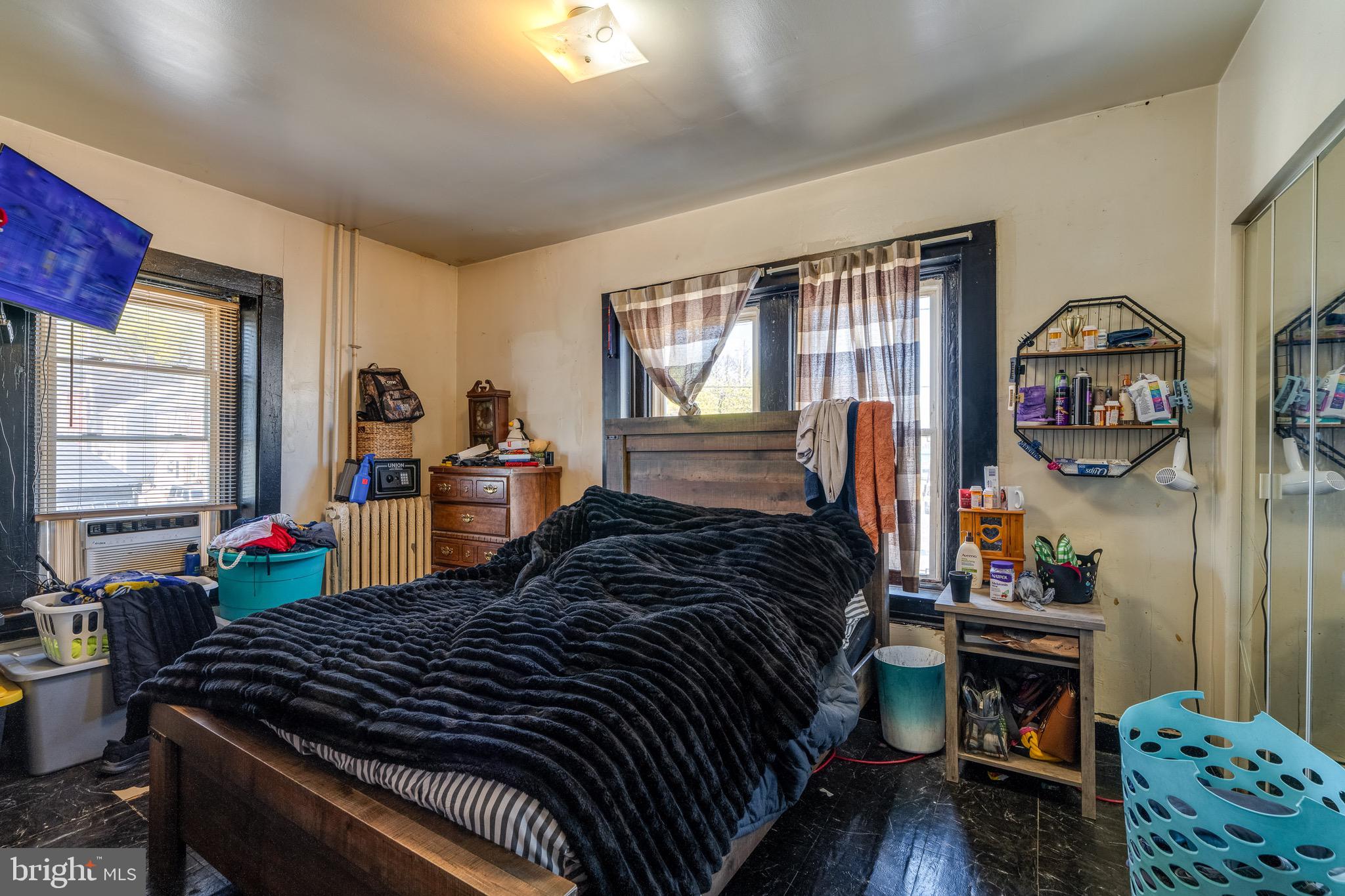 546 Poplar Street Lancaster, PA 17603 - Photo 23 of 29 a bedroom with a bed and dresser