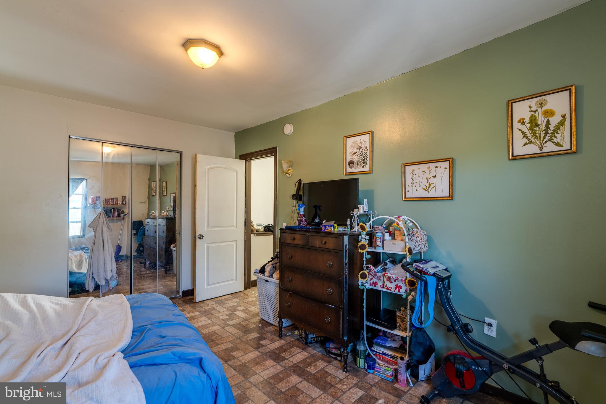 546 Poplar Street Lancaster, PA 17603 - Photo 29 of 29 a living room with furniture and a flat screen tv
