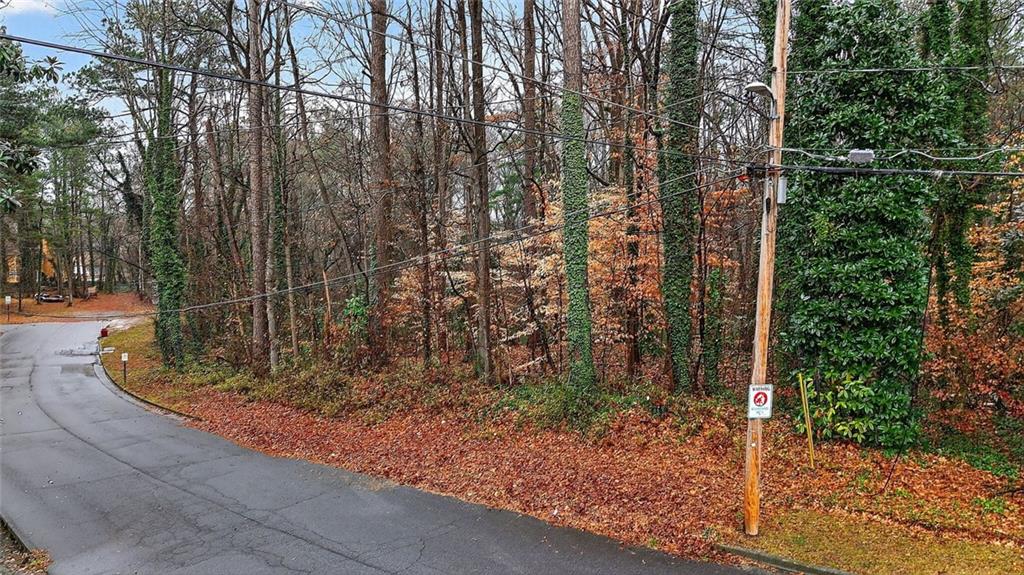 1 Glenview Drive Southwest Atlanta, GA 30331 - Photo 2 of 12