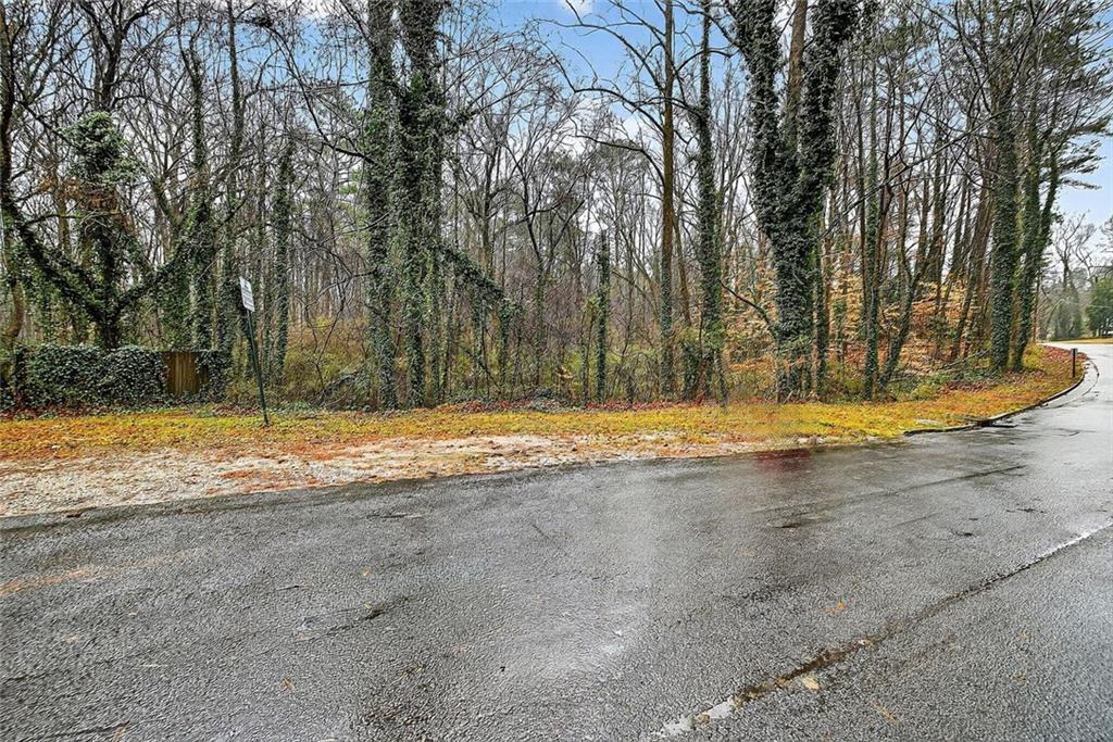 1 Glenview Drive Southwest Atlanta, GA 30331 - Photo 4 of 12