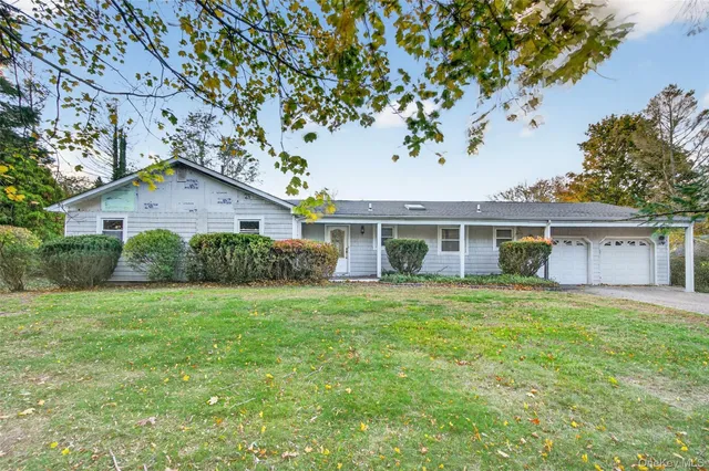 $599,999 | 5 Julia Circle, East Setauket, NY 11733