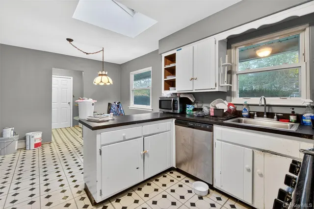 $599,999 | 5 Julia Circle, East Setauket, NY 11733