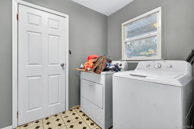 $599,999 | 5 Julia Circle, East Setauket, NY 11733