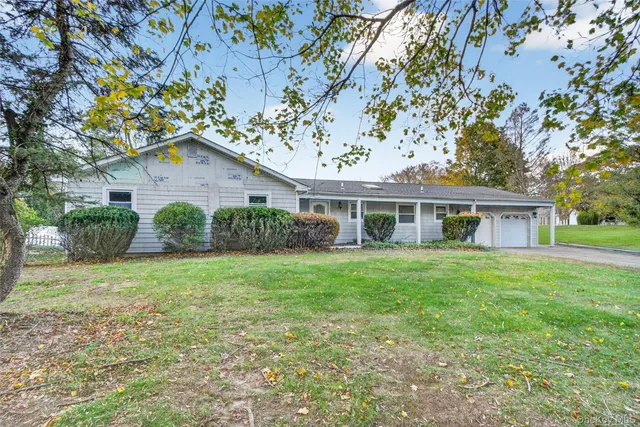 $599,999 | 5 Julia Circle, East Setauket, NY 11733