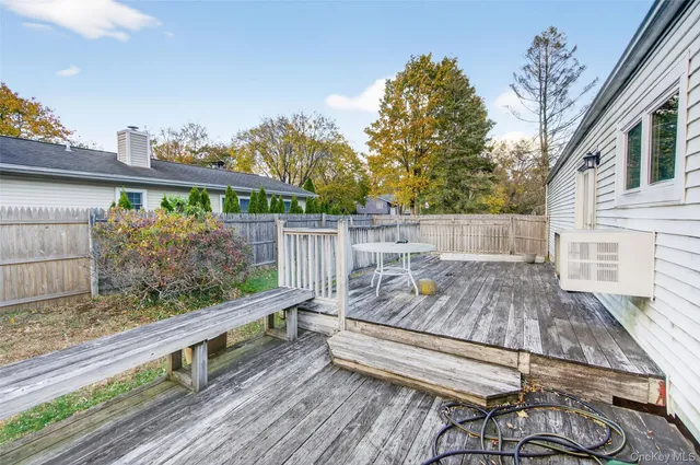 $599,999 | 5 Julia Circle, East Setauket, NY 11733