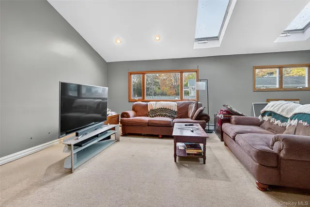 $599,999 | 5 Julia Circle, East Setauket, NY 11733