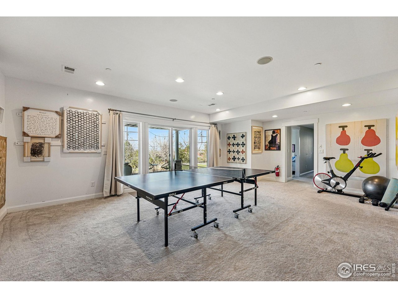 7531 Spring Drive Boulder, CO 80303 - Photo 24 of 35 a living room with furniture