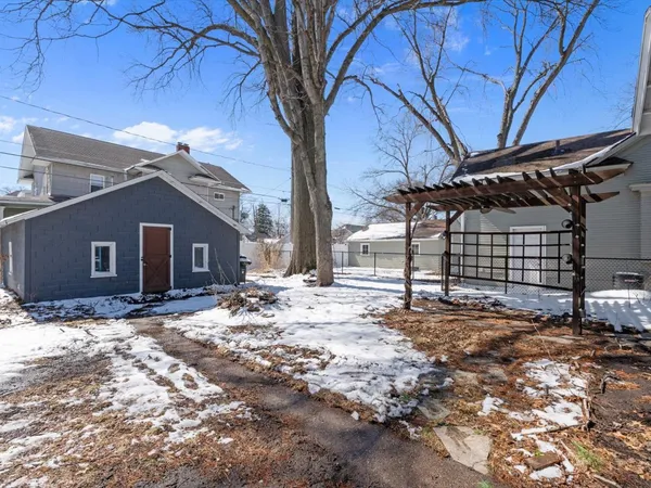 $199,000 | 825 East Central Park Avenue, Davenport, IA 52803