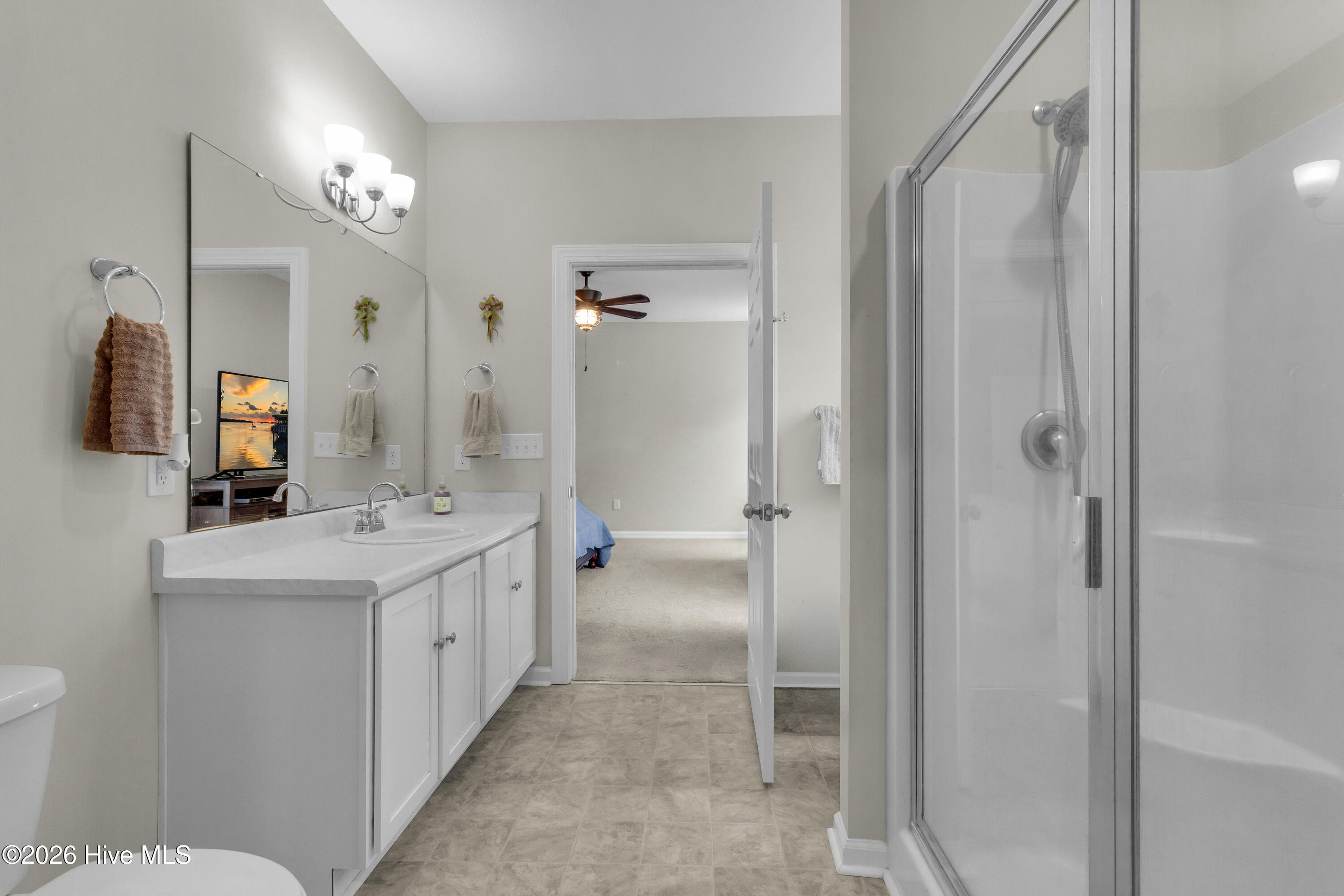 5430 Creek Pointe Road New Bern, NC 28560 - Photo 18 of 47 Owners Bathroom