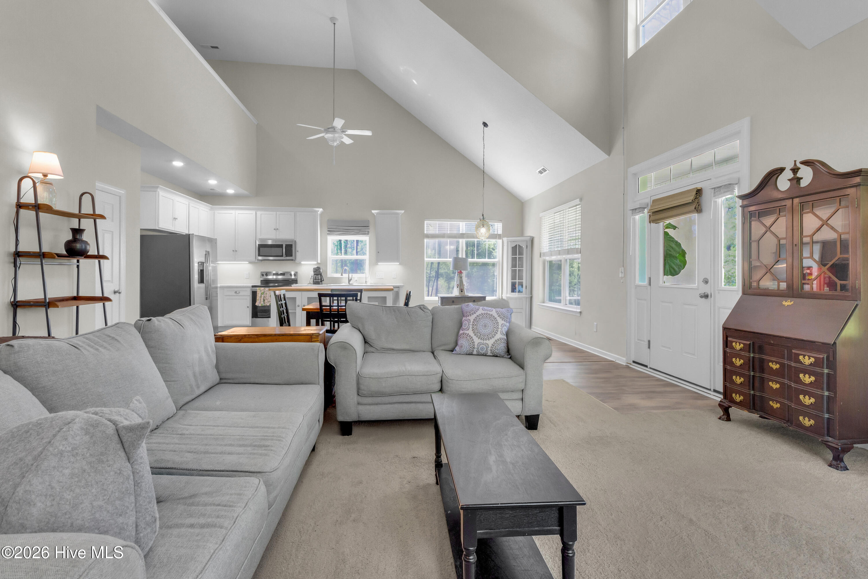 5430 Creek Pointe Road New Bern, NC 28560 - Photo 7 of 47 Entryway / Living Room