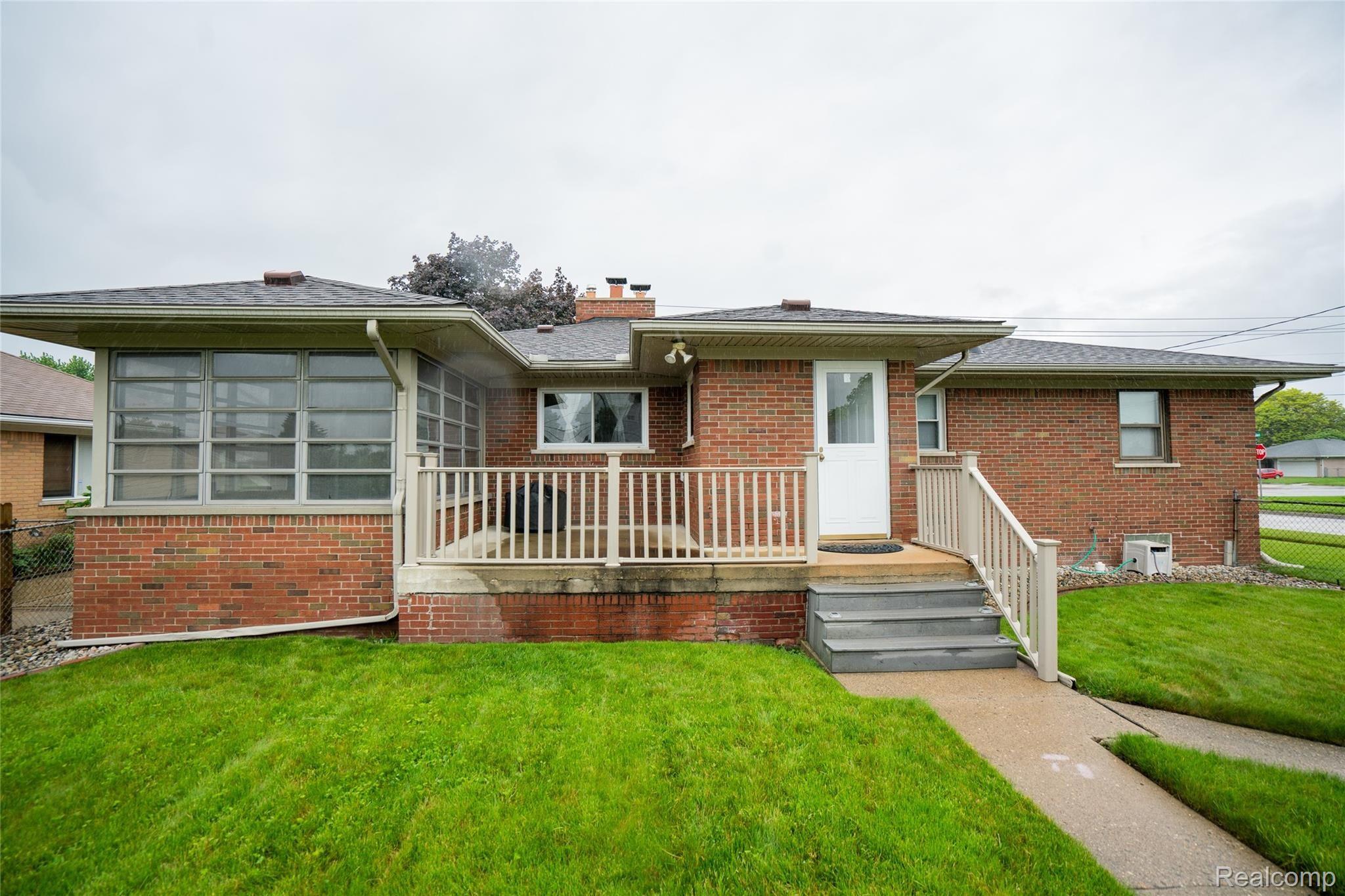 32206 Schoenherr Road Warren, MI 48088 - Photo 28 of 31 DSC00857.jpg