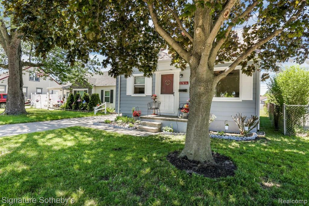 17614 Quarry Road Riverview, MI 48193 - Photo 2 of 24