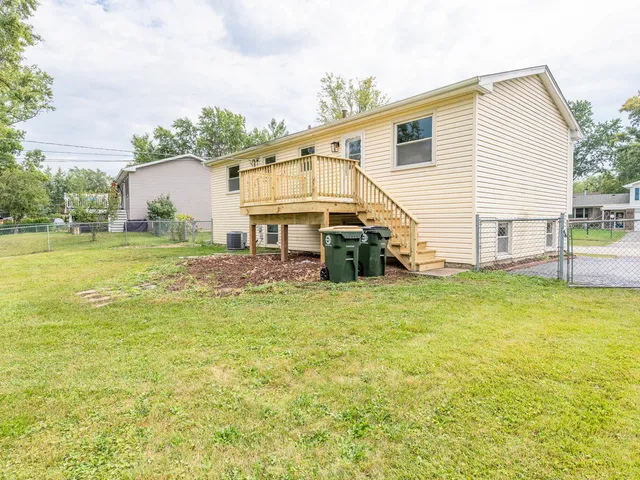 $379,900 | 3012 Scenicwood Lane, Woodridge, IL 60517