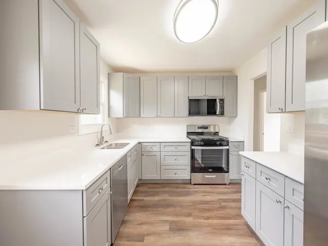 $379,900 | 3012 Scenicwood Lane, Woodridge, IL 60517