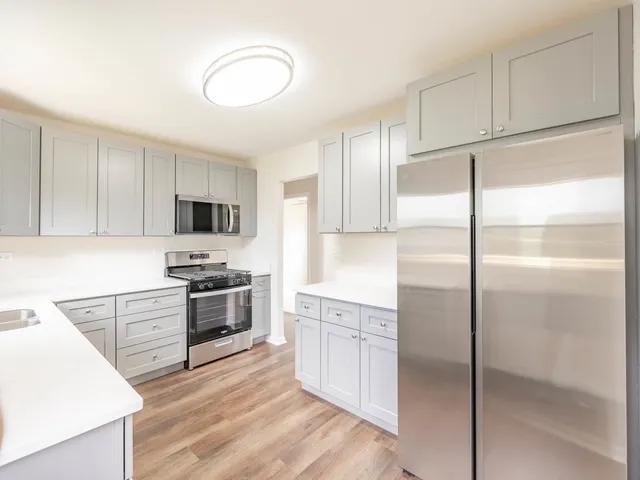 $379,900 | 3012 Scenicwood Lane, Woodridge, IL 60517