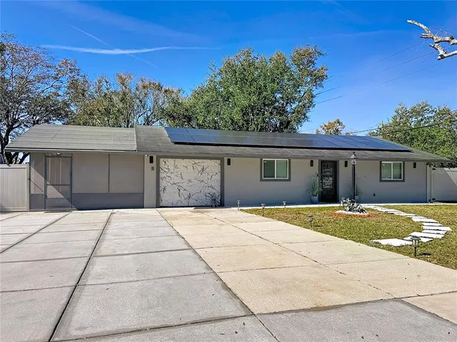 $2,100 | 916 North Palm Avenue, Kissimmee, FL 34741