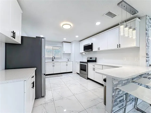 $2,100 | 916 North Palm Avenue, Kissimmee, FL 34741