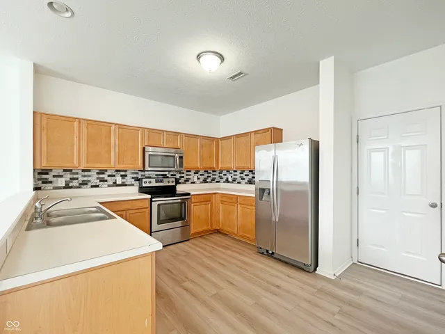 $2,300 | 5773 Bluff View Lane, Whitestown, IN 46075