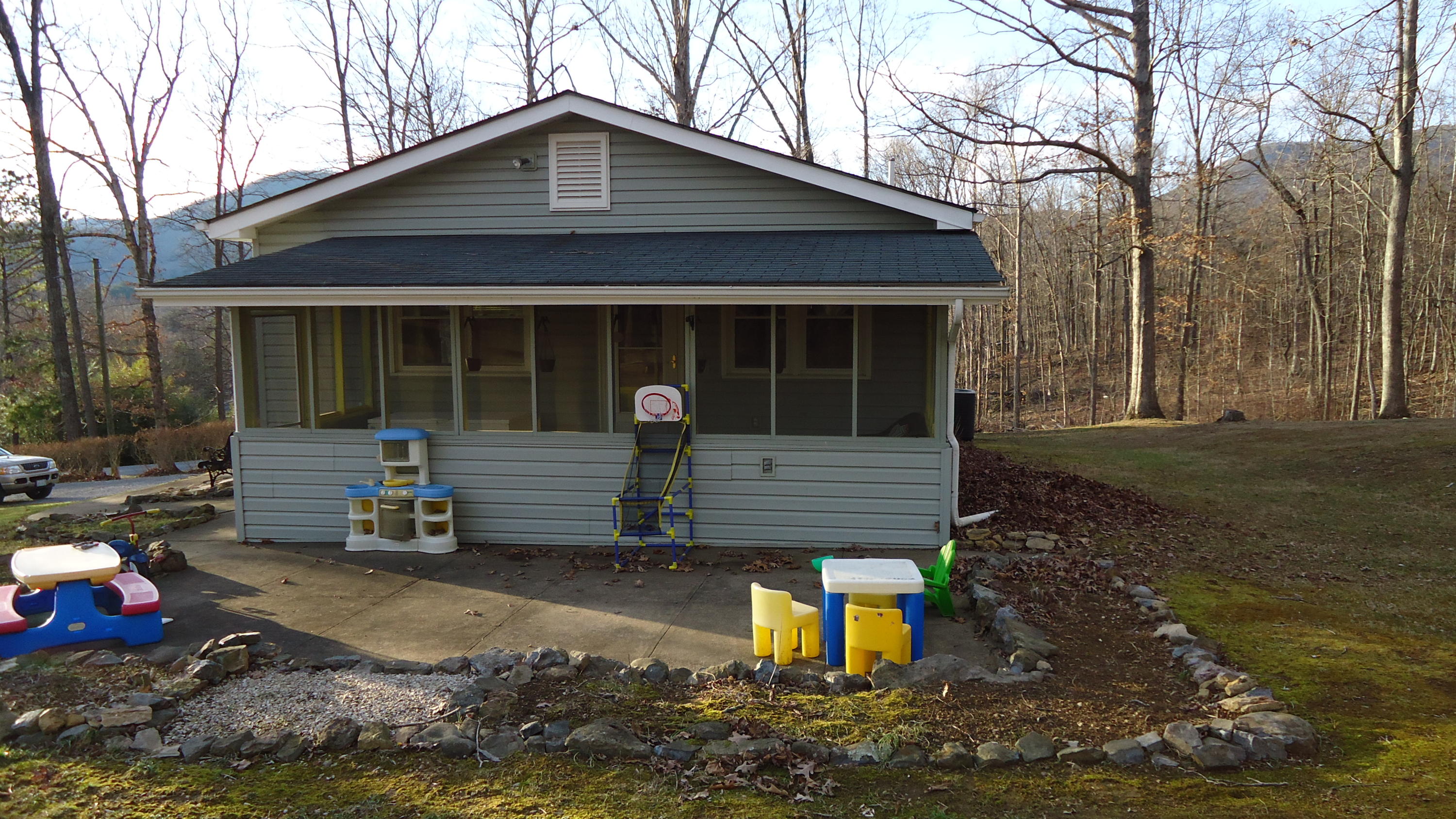 237 Cedar Bluff Road Buchanan, VA 24066 - Photo 3 of 30 Side