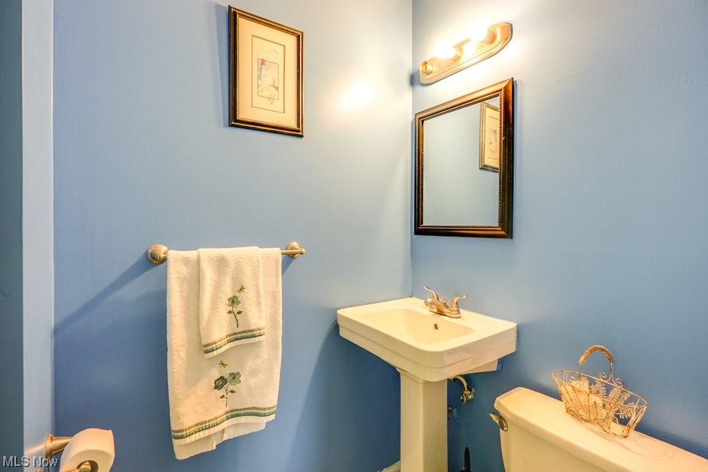 3658 Duffield Road Kent, OH 44240 - Photo 10 of 21 Bathroom featuring toilet