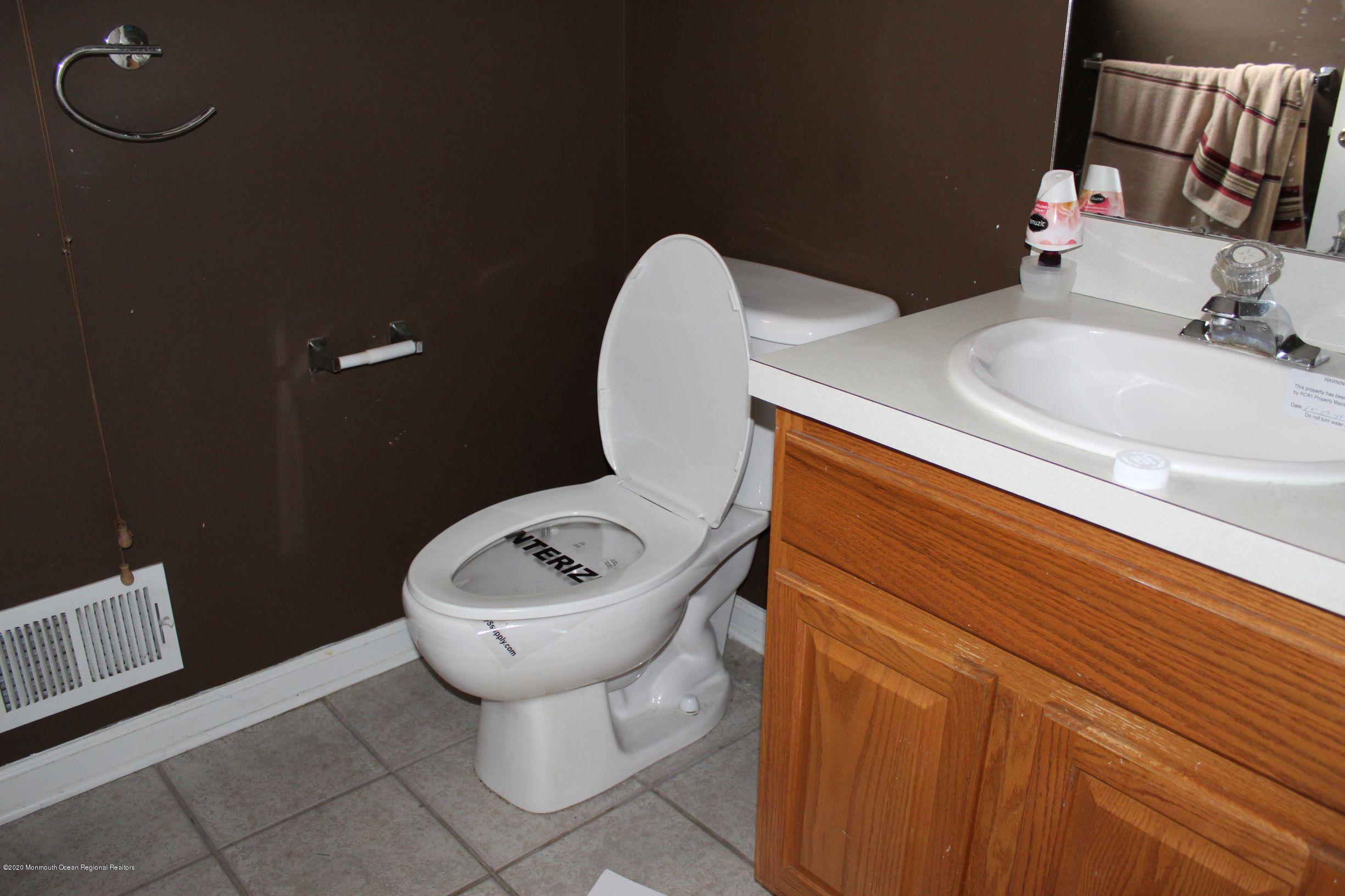 211 Cassville Road Jackson, NJ 08527 - Photo 15 of 58 a bathroom with a toilet sink and mirror