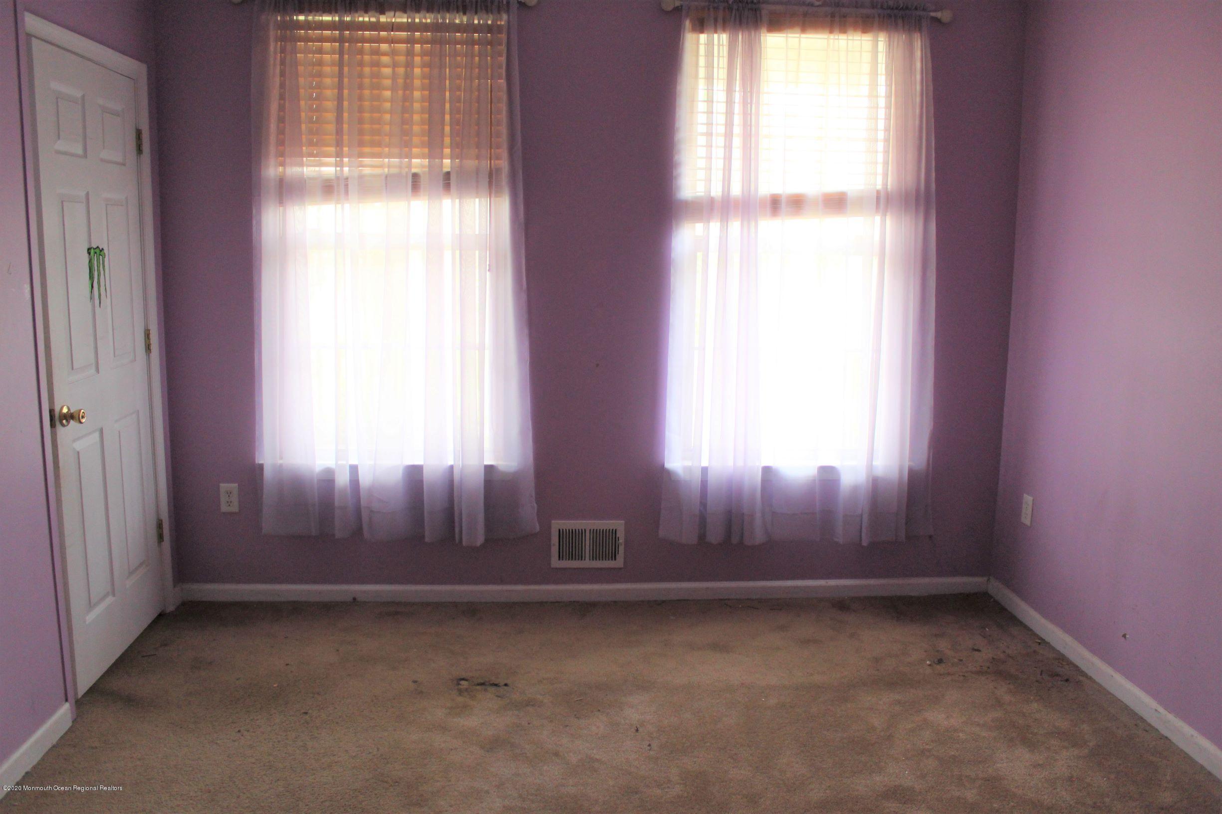 211 Cassville Road Jackson, NJ 08527 - Photo 20 of 58 an empty room that has a window in it