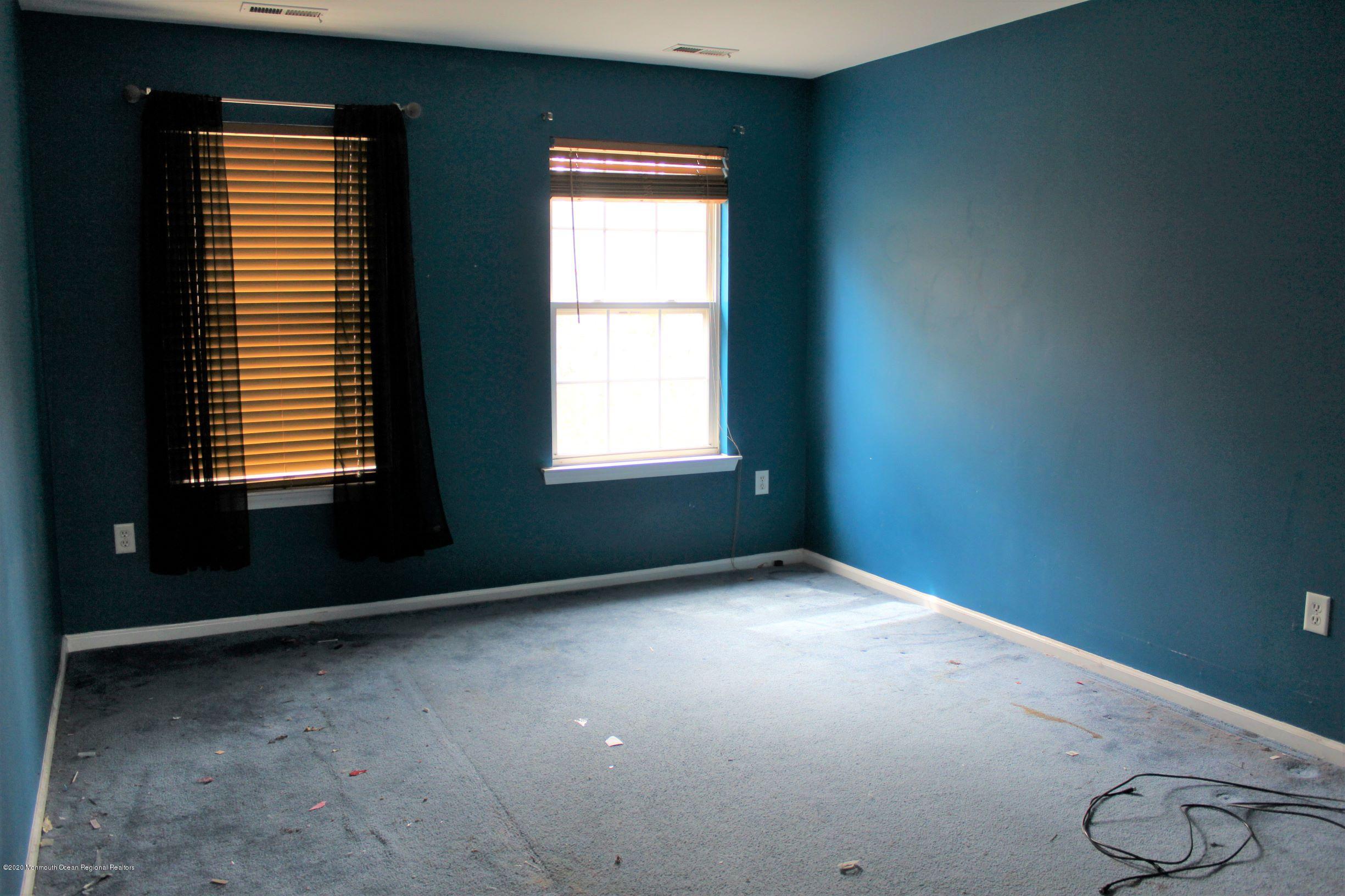 211 Cassville Road Jackson, NJ 08527 - Photo 24 of 58 an empty room with a window