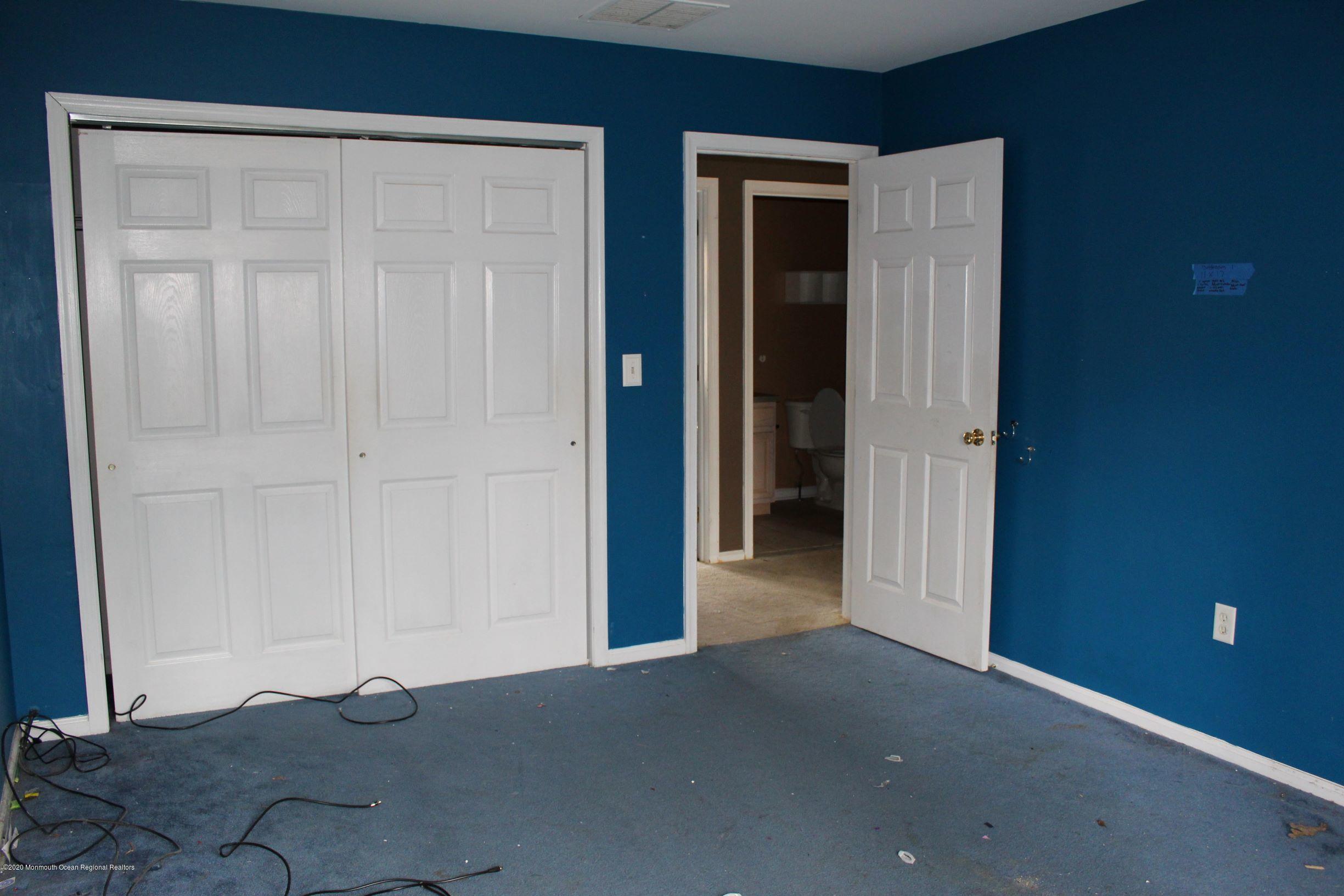 211 Cassville Road Jackson, NJ 08527 - Photo 25 of 58 an empty room with windows
