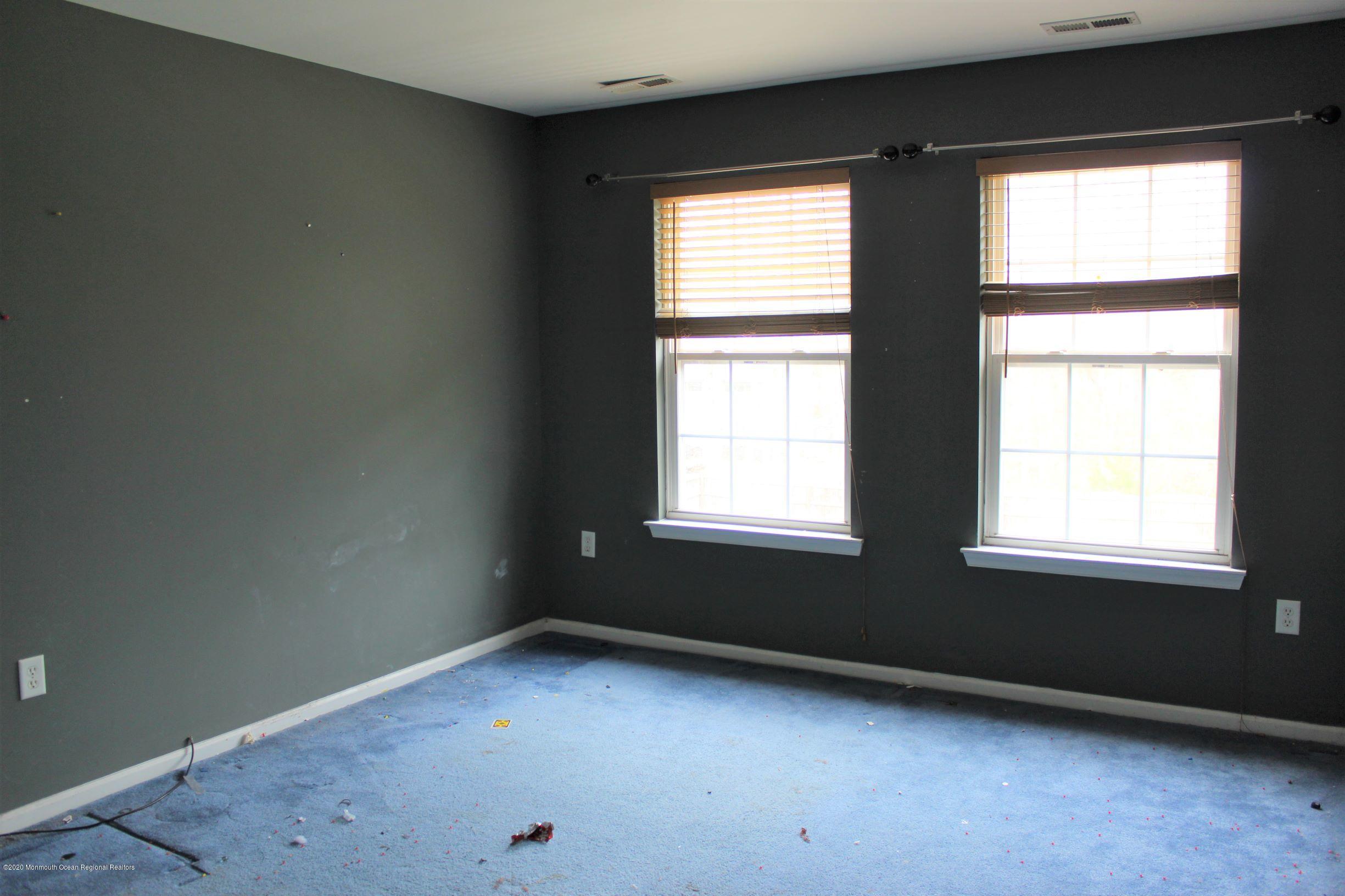 211 Cassville Road Jackson, NJ 08527 - Photo 26 of 58 an empty room with a window
