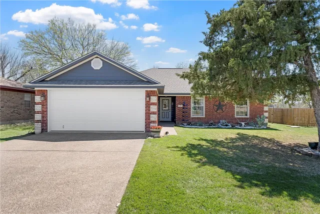 $315,000 | 459 Maywood Drive, Woodway, TX 76712