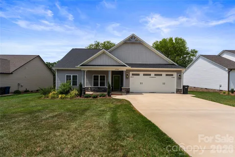 $429,900 | 4944 Southview Drive, Hickory, NC 28602