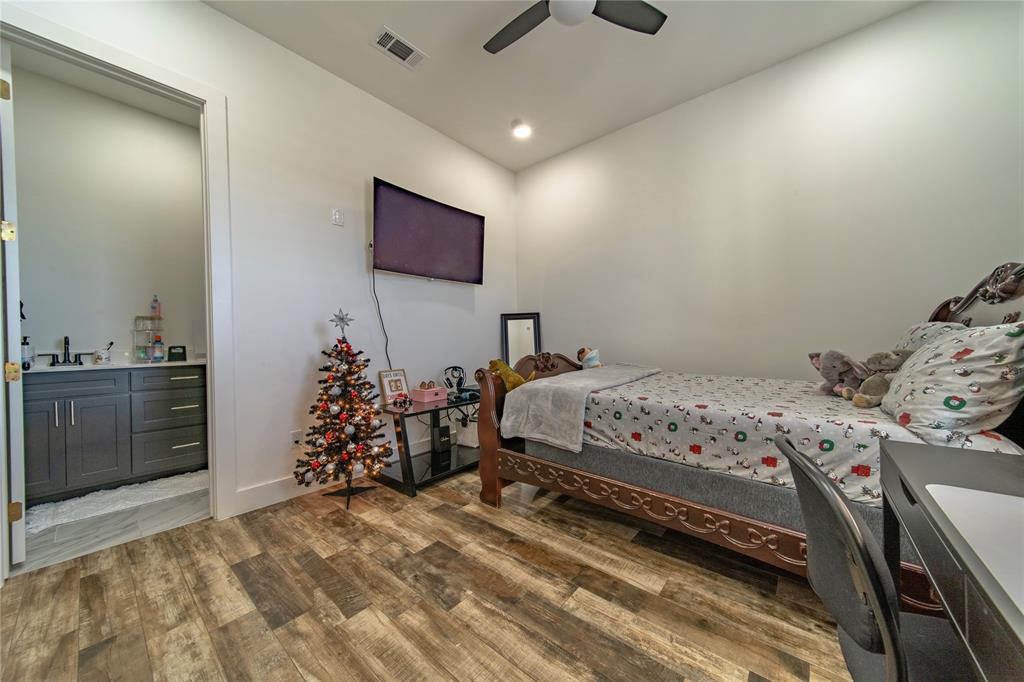 165 Ranch House Road Rockwall, TX 75032 - Photo 32 of 40 a bedroom with a bed and a view of bathroom
