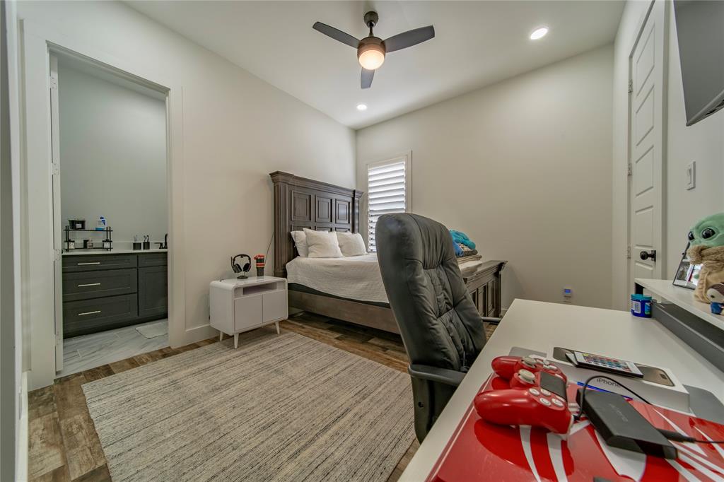 165 Ranch House Road Rockwall, TX 75032 - Photo 33 of 40 a bedroom with a bed and furniture