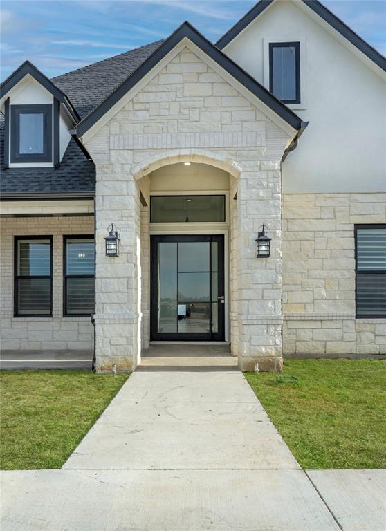 165 Ranch House Road Rockwall, TX 75032 - Photo 5 of 40 a front view of a house with a yard