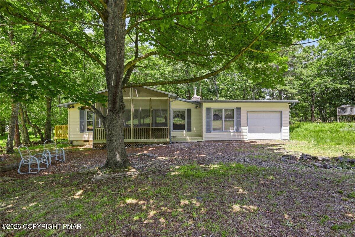 214 Hummingbird Trail Bushkill, PA 18324 - Photo 3 of 34 04-Photo-3