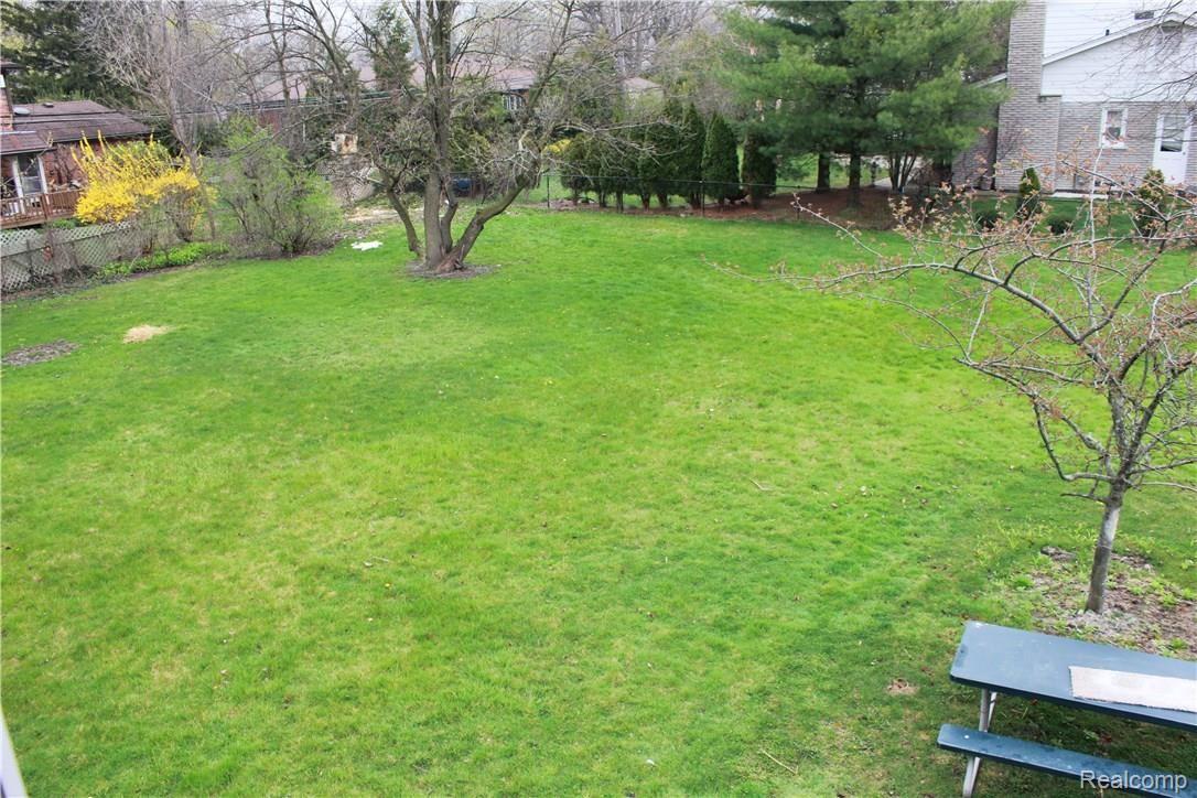 1194 Roslyn Road Grosse Pointe, MI 48236 - Photo 19 of 19 IMG_8253.JPG