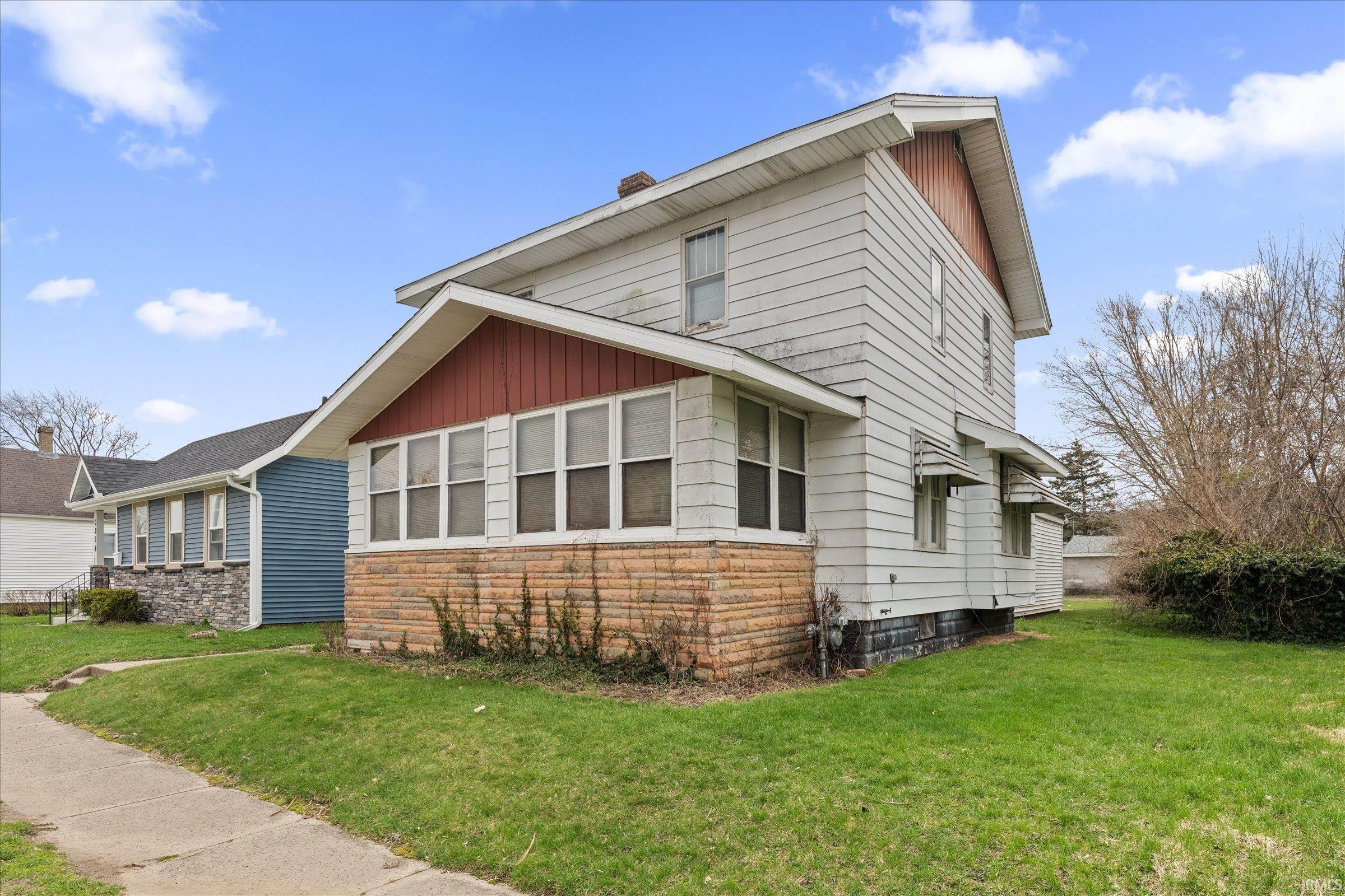 2018 Roger Street South Bend, IN 46628 - Photo 2 of 26