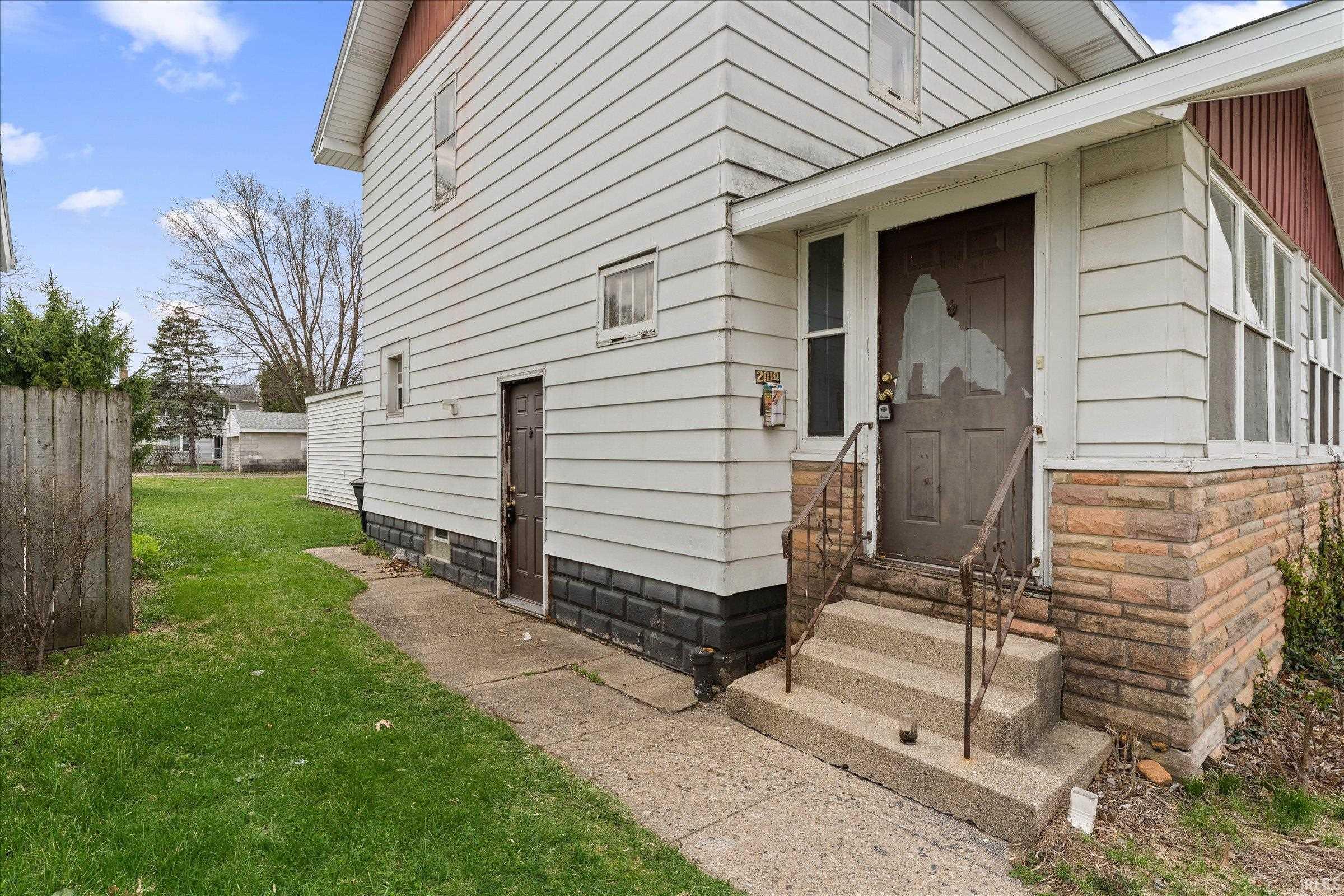 2018 Roger Street South Bend, IN 46628 - Photo 4 of 26