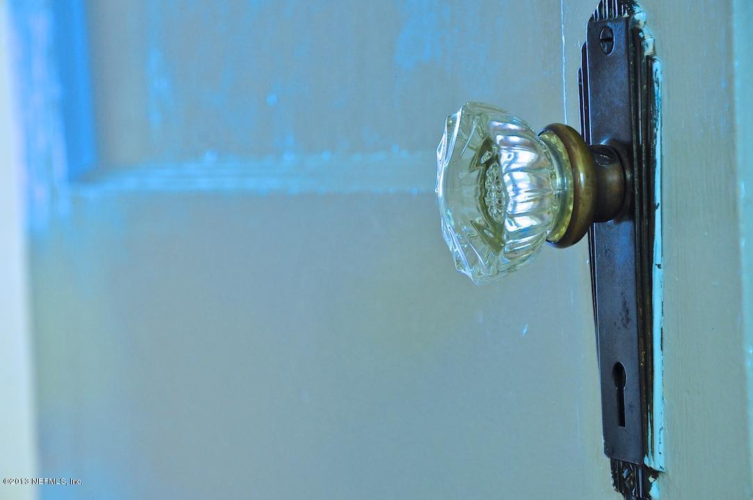 1311 Greenridge Road Jacksonville, FL 32207 - Photo 29 of 34 Glass Doorknob