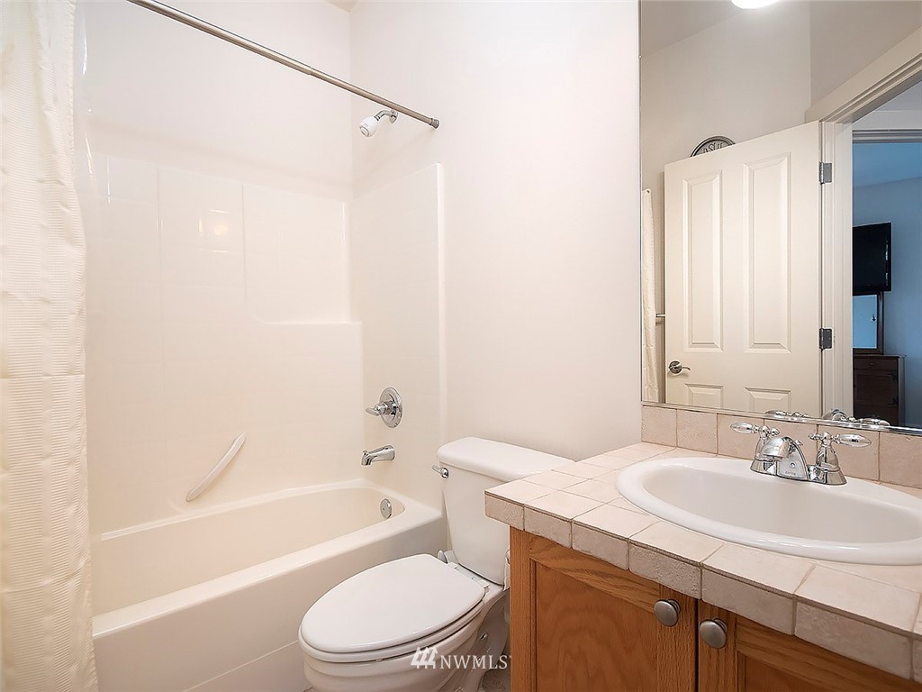 1210 Monroe Avenue Northeast Renton, WA 98056 - Photo 14 of 24 Gallery Image 14