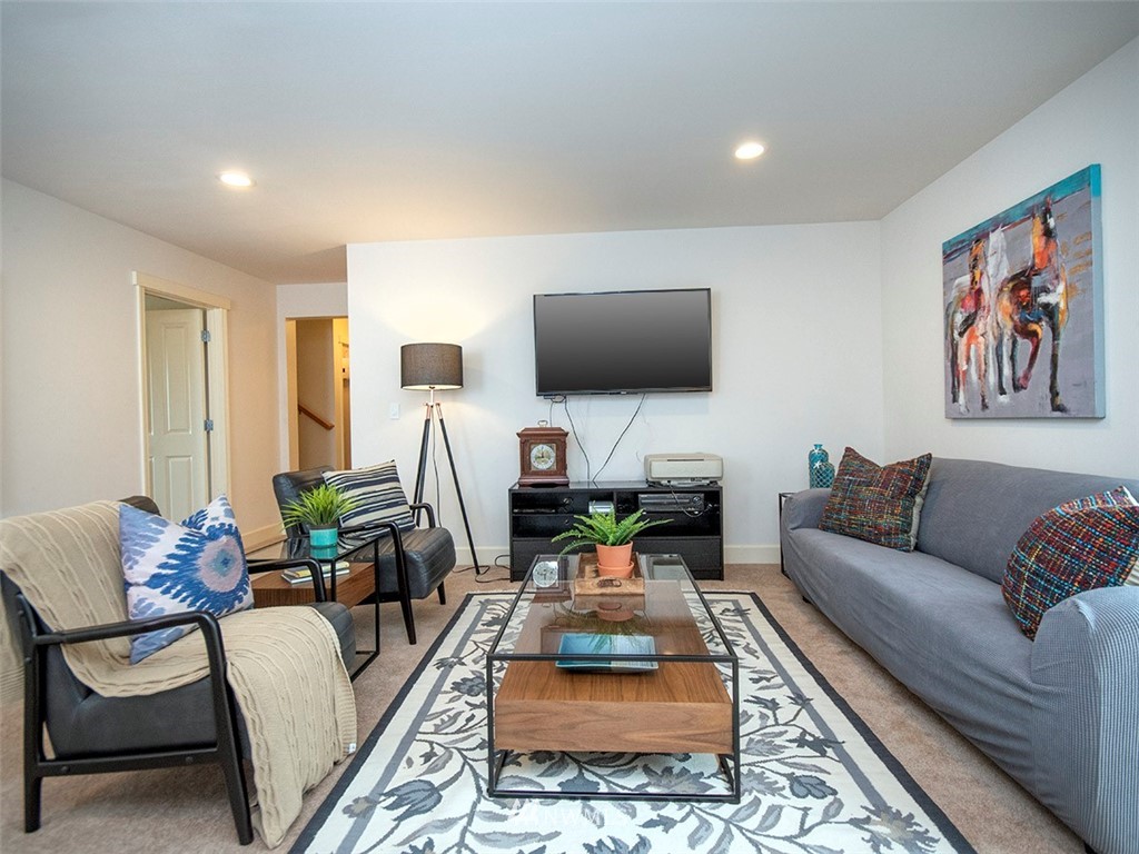 1210 Monroe Avenue Northeast Renton, WA 98056 - Photo 17 of 24 Gallery Image 17