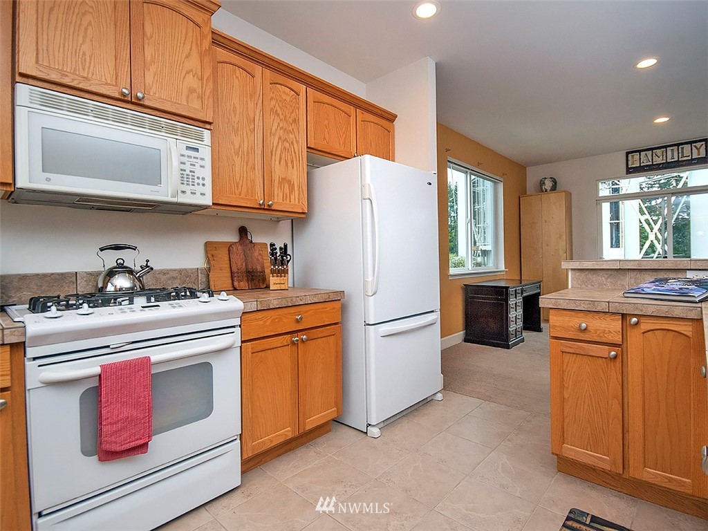 1210 Monroe Avenue Northeast Renton, WA 98056 - Photo 8 of 24 Gallery Image 8